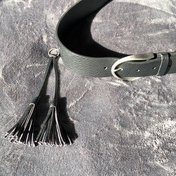 3/$30 Banana Republic Tassel Dress Belt XS - Picture 2 of 5